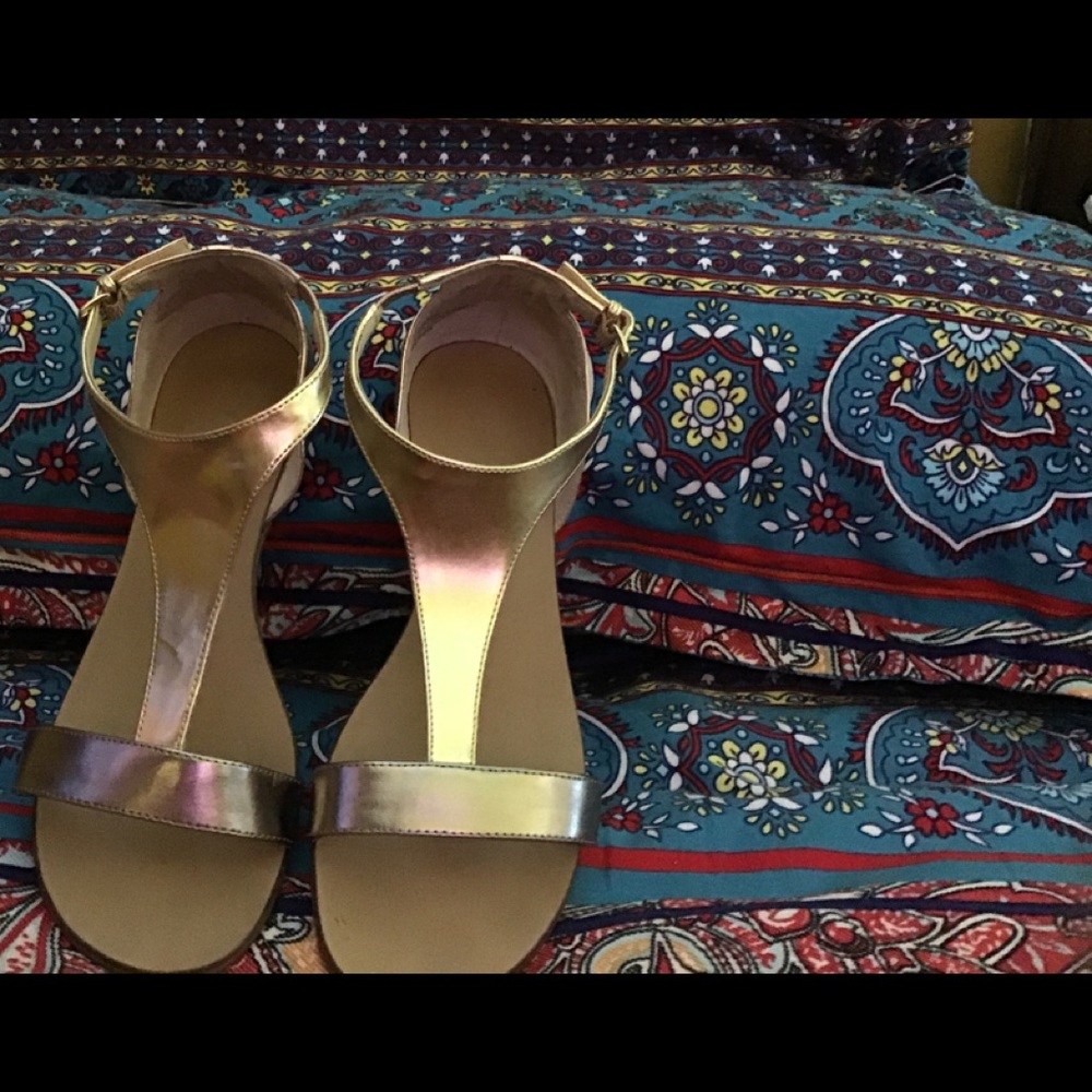 B9 Sandals - Picture 2 of 3